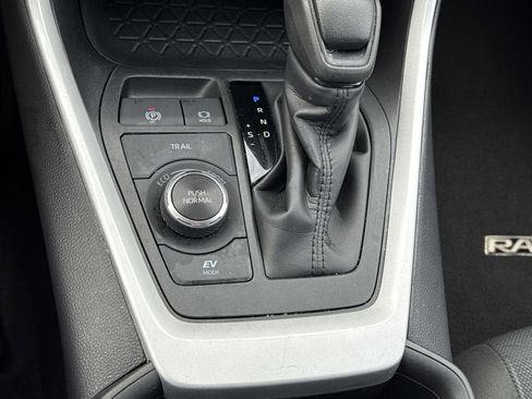 Used 2024 Toyota RAV4 XLE image 27