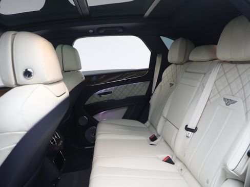 Certified 2022 Bentley Bentayga AWD/4WD image 21
