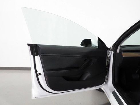 Used 2020 Tesla Model 3 Standard Range Plus image 48