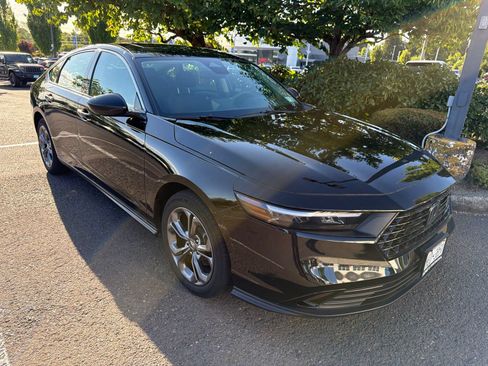 Used 2023 Honda Accord EX image 3