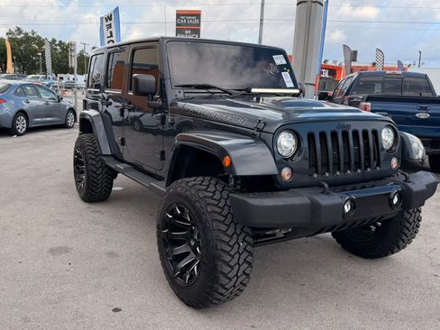 Used 2017 Jeep Wrangler Unlimited Sahara AWD/4WD image 3