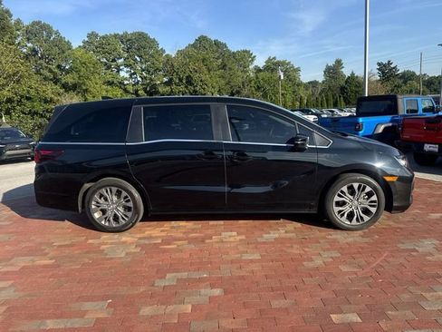 Used 2025 Honda Odyssey Touring image 16