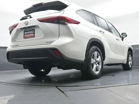 Used 2021 Toyota Highlander LE image 36