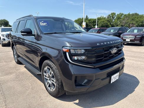 Used 2025 Ford Expedition Active AWD/4WD image 13
