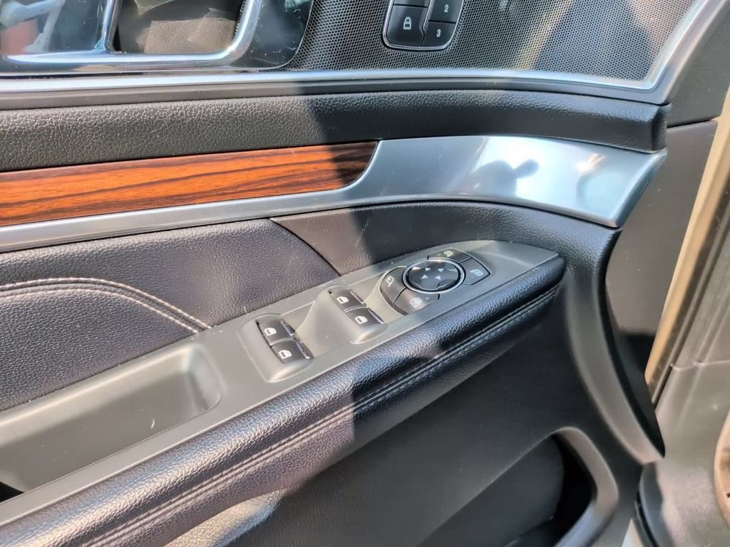 Used 2017 Ford Explorer Limited FWD image 14