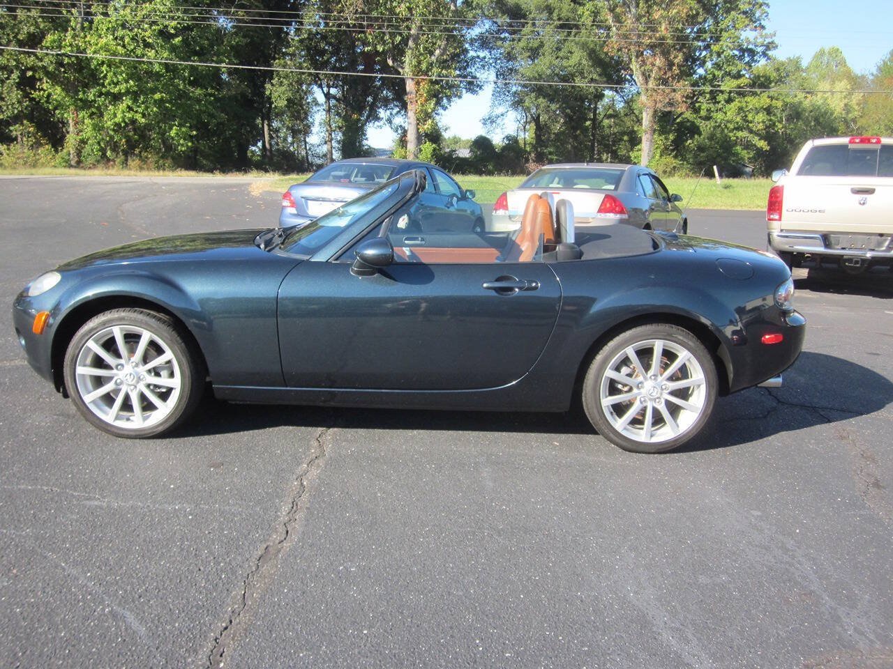 Used 2006 MAZDA MX-5 Miata Grand Touring RWD image 25