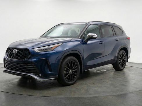 Used 2025 Toyota Highlander XSE image 3