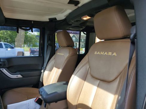 Used 2013 Jeep Wrangler Unlimited Sahara w/ Connectivity Group AWD/4WD image 12