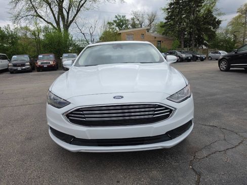 Used 2017 Ford Fusion SE FWD image 4