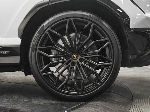Used 2025 Lamborghini Urus SE image 33