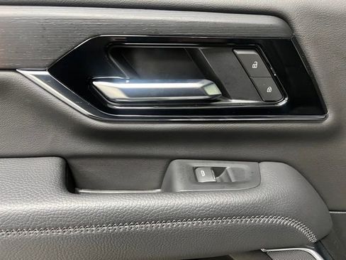 Used 2025 GMC Yukon XL Denali image 42