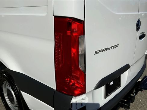 Used 2025 Mercedes-Benz Sprinter 2500 image 19