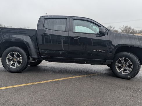 Used 2021 Chevrolet Colorado LT w/ LT Convenience Package AWD/4WD image 3