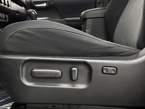 Used 2020 Toyota Tacoma TRD Sport RWD image 19