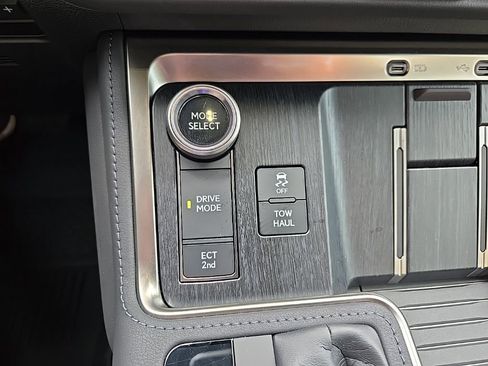 Used 2025 Lexus GX 550 w/ Accessory Package (2T) image 27