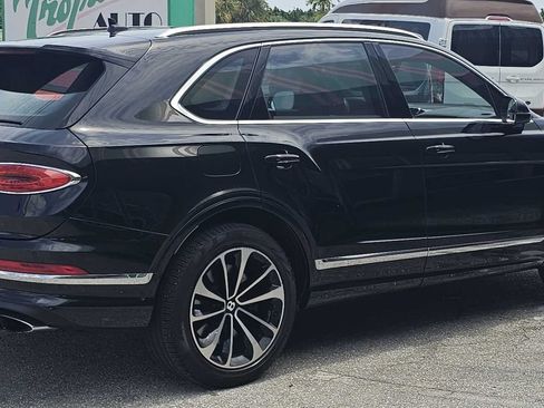 Used 2023 Bentley Bentayga AWD/4WD image 5