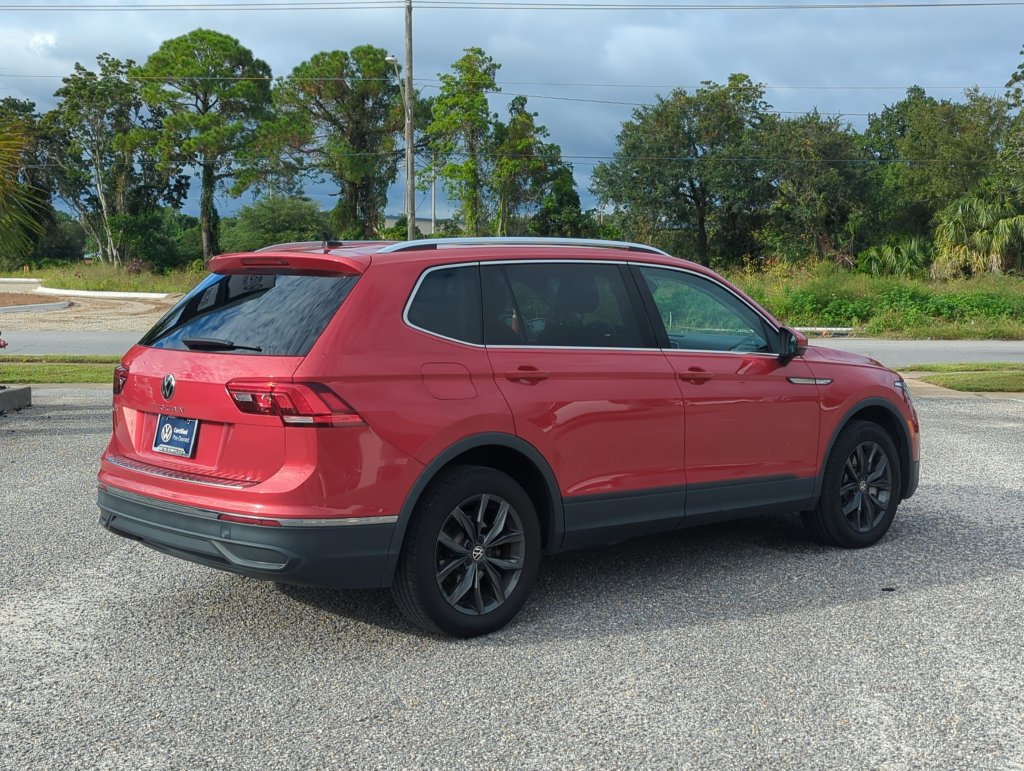 Used 2023 Volkswagen Tiguan SE w/ Panoramic Sunroof Package FWD image 7