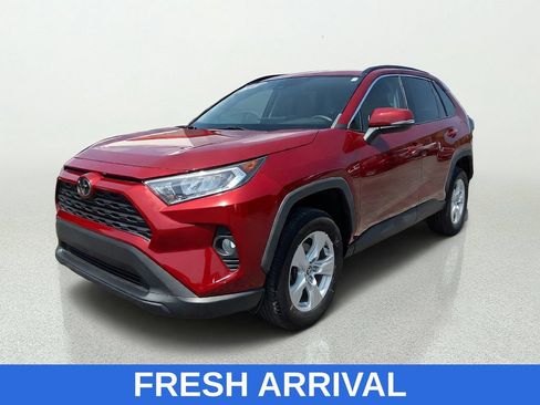 Used 2021 Toyota RAV4 XLE w/ Convenience Package FWD image 3