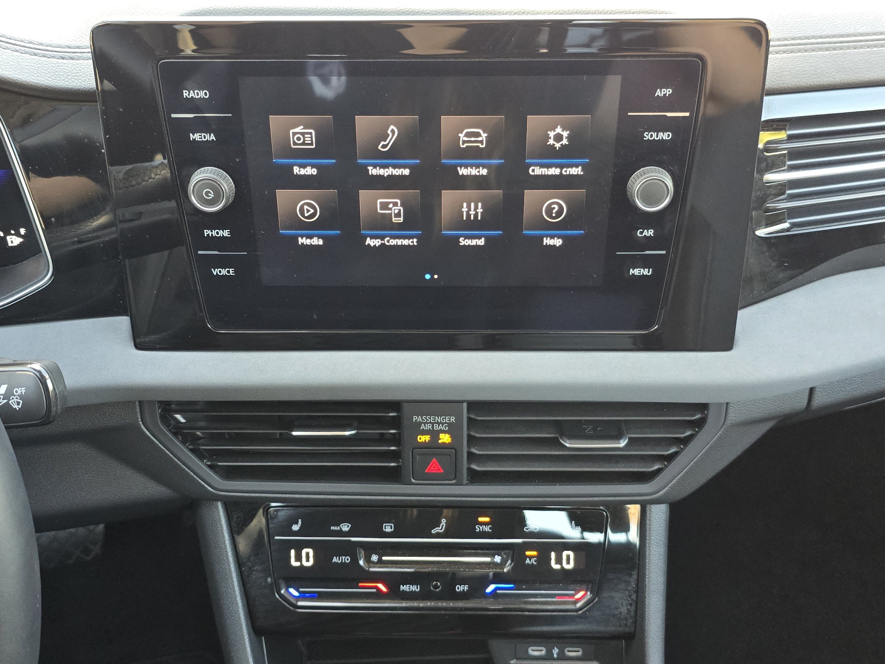 Used 2025 Volkswagen Jetta SE FWD image 9