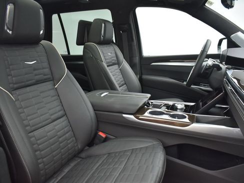 Certified 2026 Cadillac Escalade Platinum Sport w/ LPO, ONYX Package AWD/4WD image 38