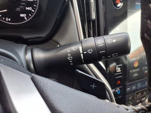 Used 2025 Subaru Outback Premium AWD/4WD image 12