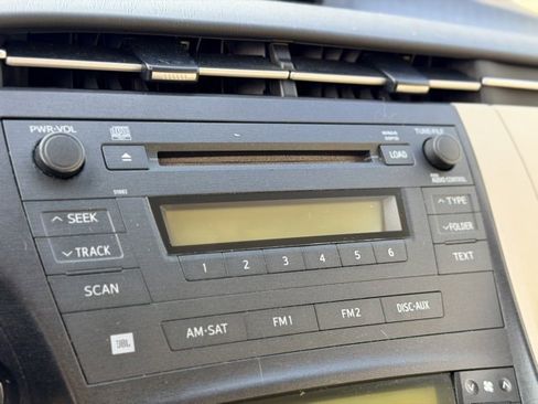 Used 2011 Toyota Prius Three image 11