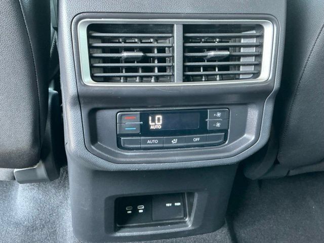 Used 2025 Volkswagen Atlas SE FWD image 17