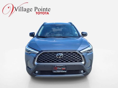 Used 2025 Toyota Corolla Cross XLE FWD image 9
