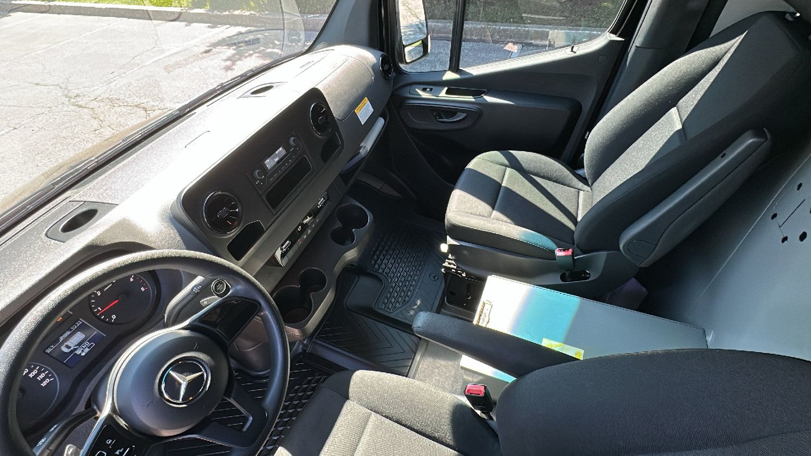 Used 2023 Mercedes-Benz Sprinter 2500 image 24