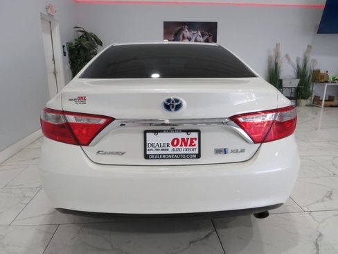 Used 2017 Toyota Camry XLE w/ Moonroof Package image 5