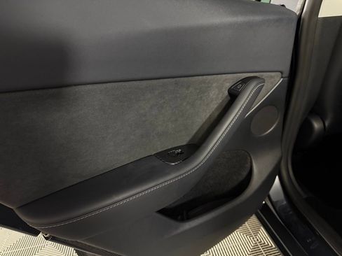 Used 2024 Tesla Model Y Long Range AWD/4WD image 26