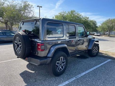 Used 2025 Jeep Wrangler Unlimited Sahara AWD/4WD image 9