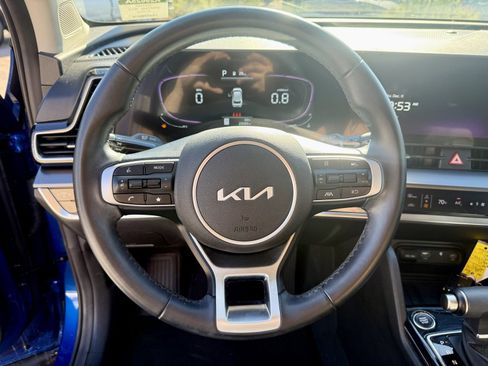 Used 2023 Kia Sportage EX image 18