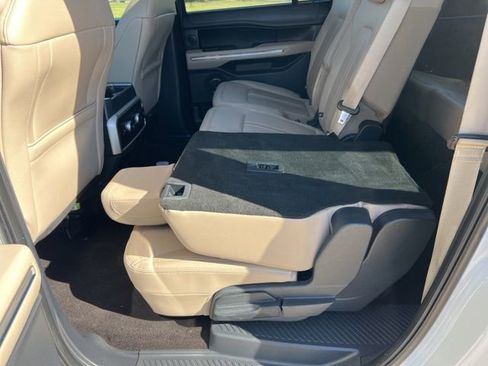 Used 2023 Ford Expedition Max Limited image 17