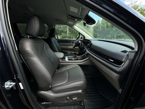 New 2026 Kia Carnival EX FWD image 35