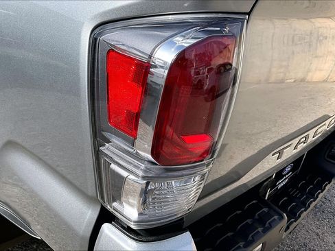 Used 2022 Toyota Tacoma TRD Sport w/ Technology Package image 30