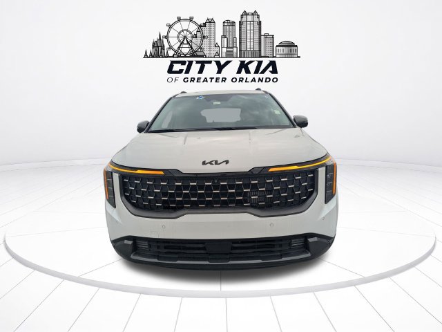 Certified 2025 Kia Carnival SX FWD image 8