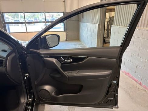 Used 2018 Nissan Rogue Sport SL AWD/4WD image 16