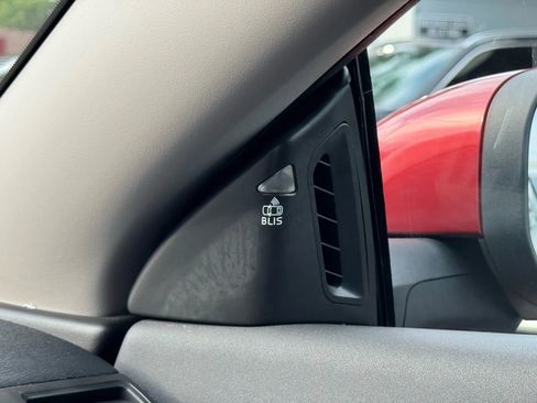 Used 2011 Volvo C70 T5 w/ Multimedia Pkg image 34