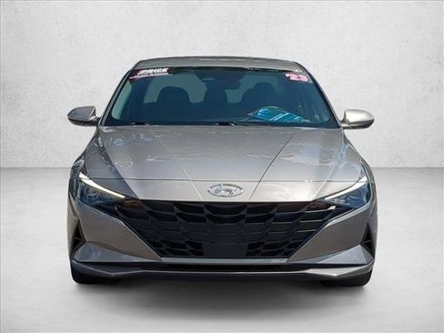 Used 2023 Hyundai Elantra SEL w/ Convenience Package FWD image 2