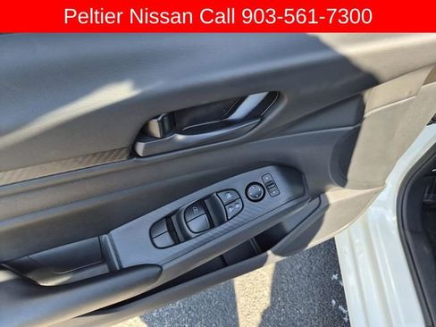 Used 2025 Nissan Altima 2.5 S FWD image 17