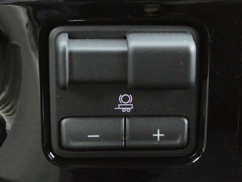 New 2025 GMC Sierra 2500 SLE w/ SLE Value Package; image 15