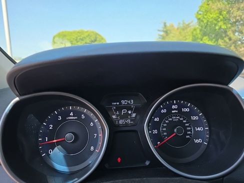 Used 2015 Hyundai Elantra SE w/ Option Group 03 FWD image 15
