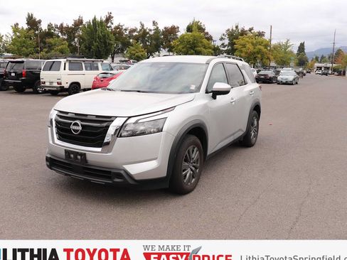 Used 2024 Nissan Pathfinder SV AWD/4WD image 1