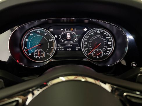 Used 2018 Bentley Bentayga Black Edition image 77