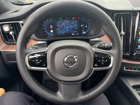 Used 2024 Volvo XC60 B5 Ultimate w/ Protection Package Premier image 25