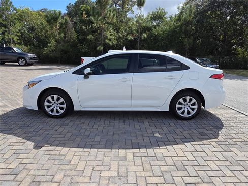 Used 2025 Toyota Corolla LE image 8