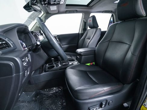 Used 2020 Toyota 4Runner Venture w/ Moonroof Package AWD/4WD image 5