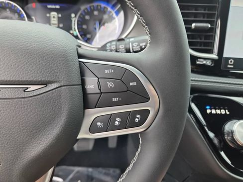 New 2027 Chrysler Pacifica Select w/ Family Tech Group FWD image 29