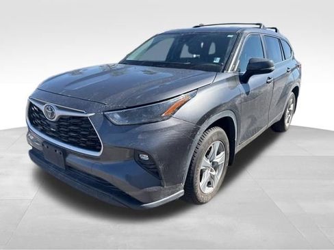 Used 2023 Toyota Highlander LE AWD/4WD image 1